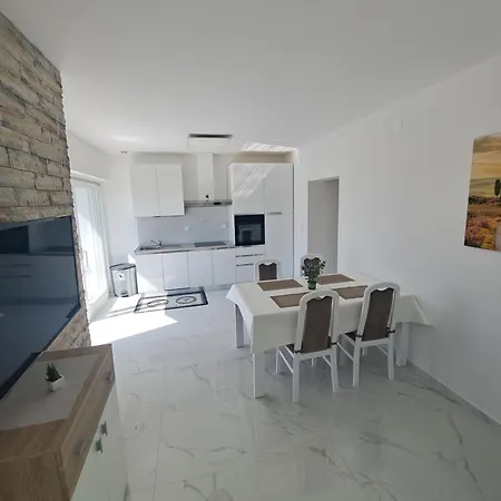 Totic Apartment *
